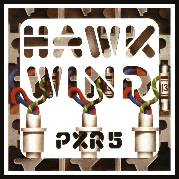 Albumcover mit weißem Text 'HAWKWIND' und 'PXK5' über drei Kabelanschlüssen. Kabel sind rot, blau und gelb.