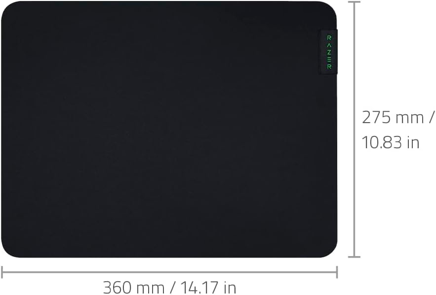Fekete Razer egérpad. Méretek: 360 mm x 275 mm. A Razer logója a jobb felső sarokban található.