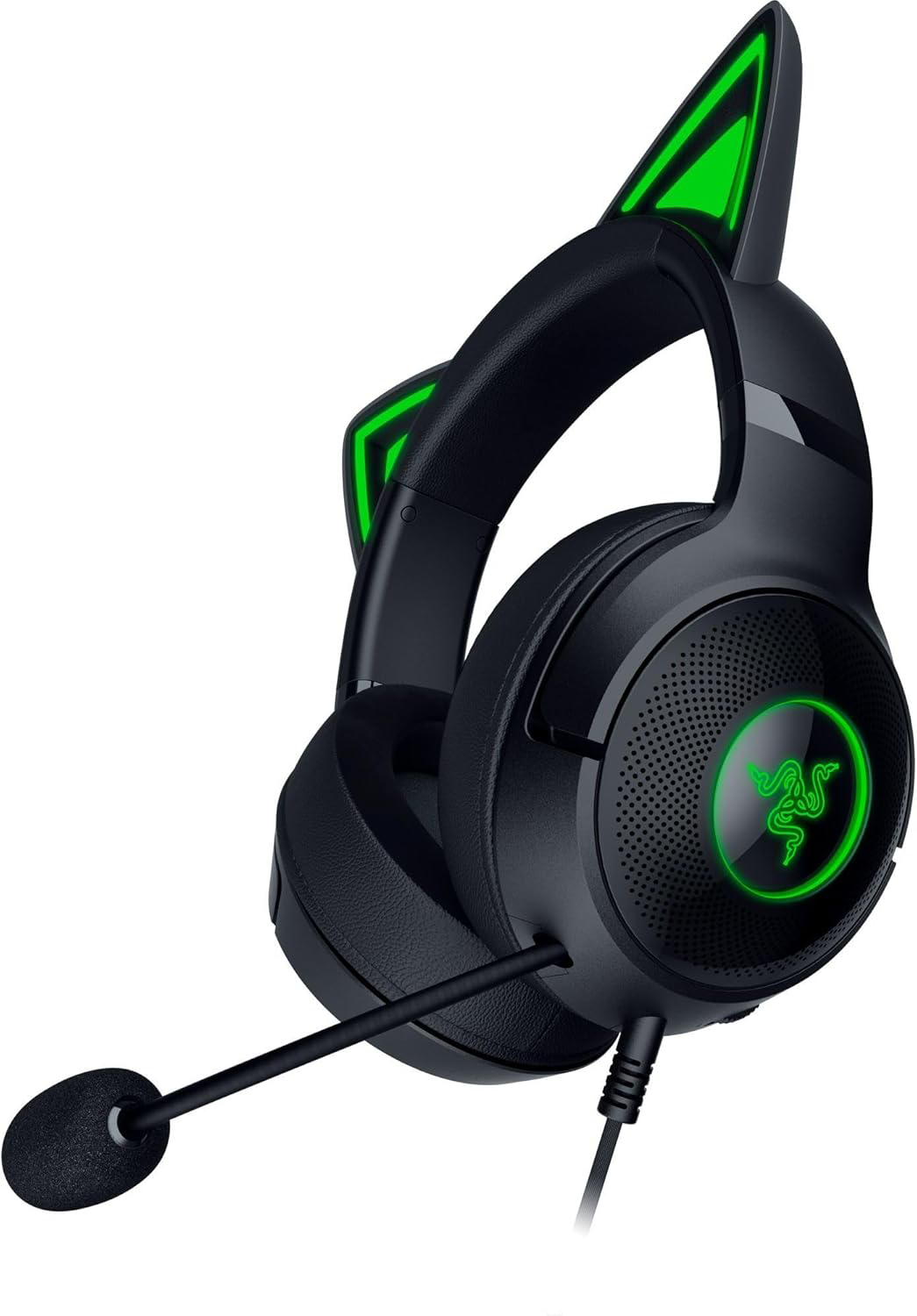 Fekete gamer fejhallgató macskafülekkel és zöld díszítéssel. Mikrofont és a Razer logót tartalmaz. Fehér háttéren.