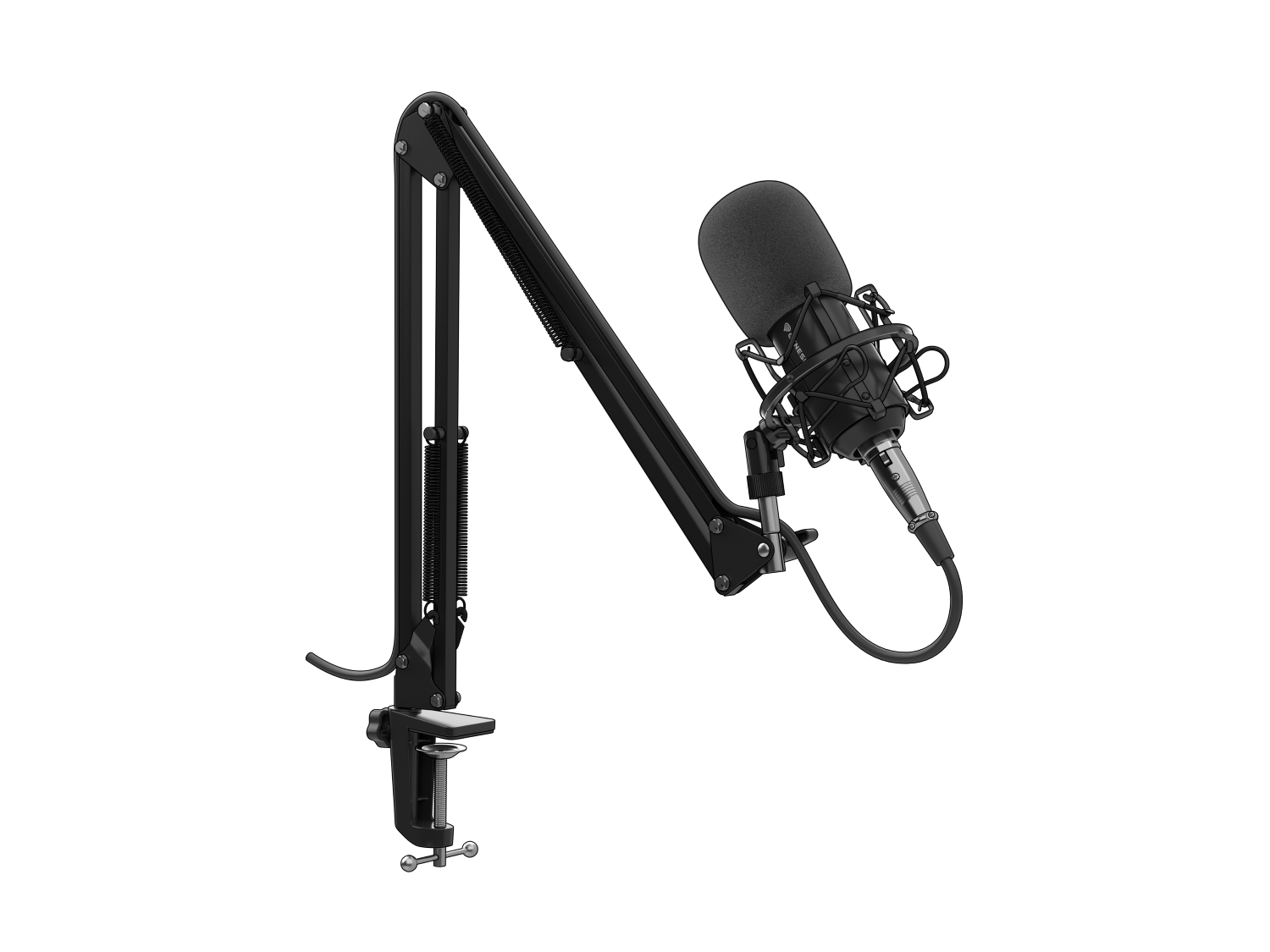 Czarny mikrofon z filtrem pop jest zamontowany na czarnym, regulowanym ramieniu, przymocowanym do zacisku. Wszystko na czarnym tle.