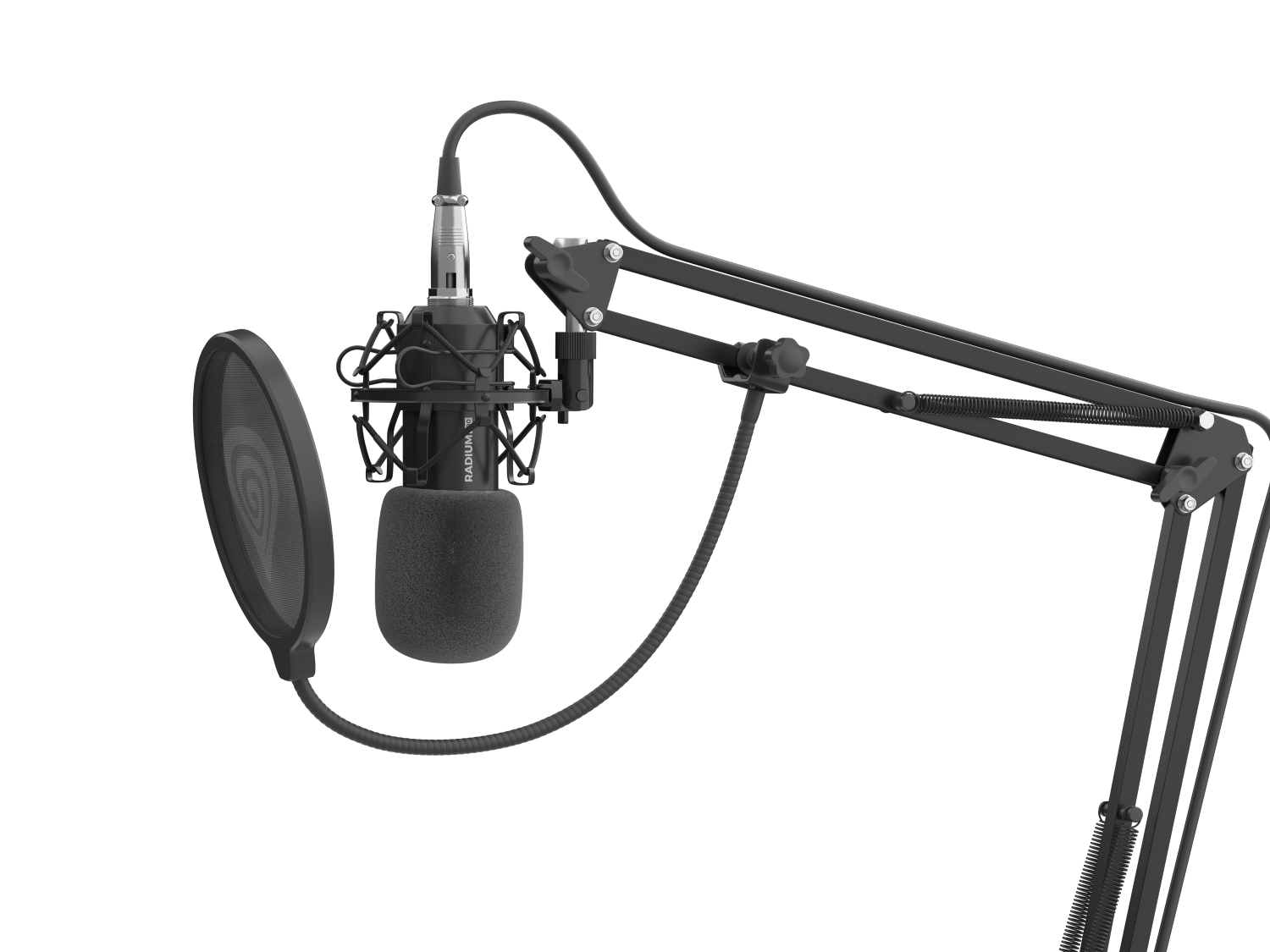Czarny mikrofon studyjny z filtrem pop i ramieniem na czarnym tle. Mikrofon marki Radium.