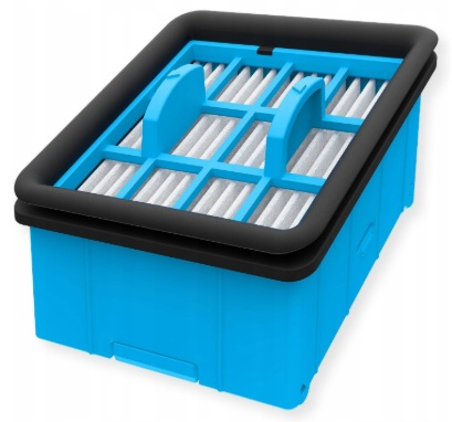 Niebieski filtr do odkurzacza z czarną obwódką i białym filtrem w środku. Ma dwa niebieskie uchwyty i prostokątny kształt.