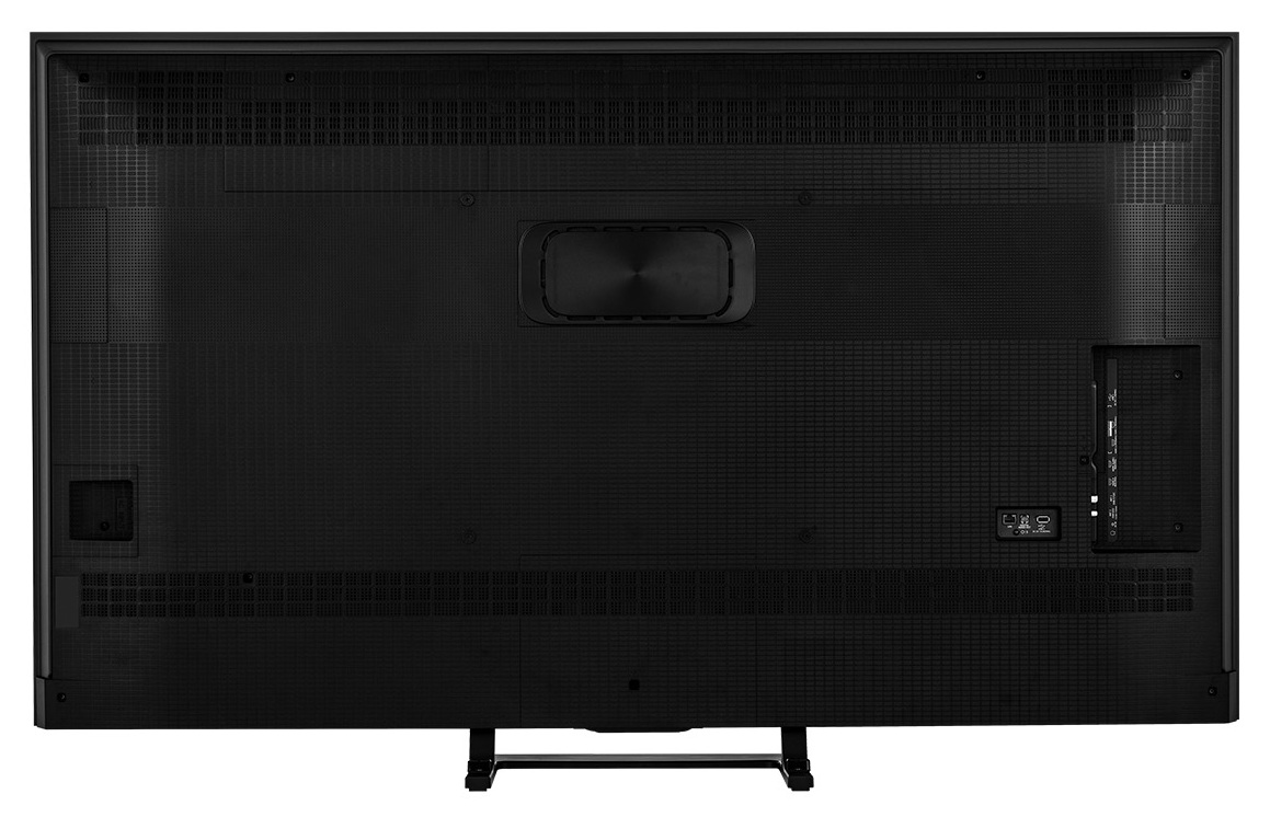 Tył dużego czarnego telewizora. Ma centralną płytę montażową, porty po prawej stronie i podstawę na dole.