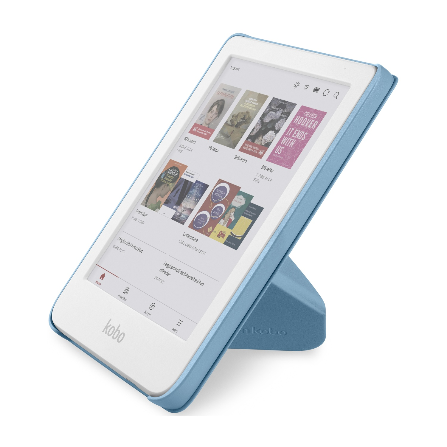 Un e-reader Kobo in una custodia azzurra mostra le copertine dei libri. È appoggiato, mostrando lo schermo e il logo Kobo.