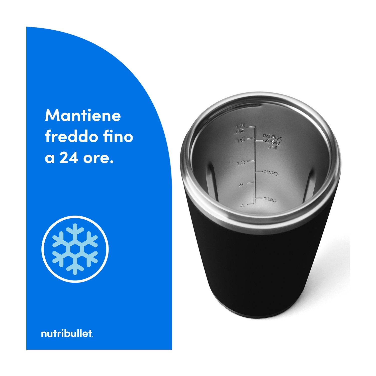 Una tazza Nutribullet nera con pannello blu e testo: 'Mantiene freddo fino a 24 ore'. È presente anche un simbolo di fiocco di neve.