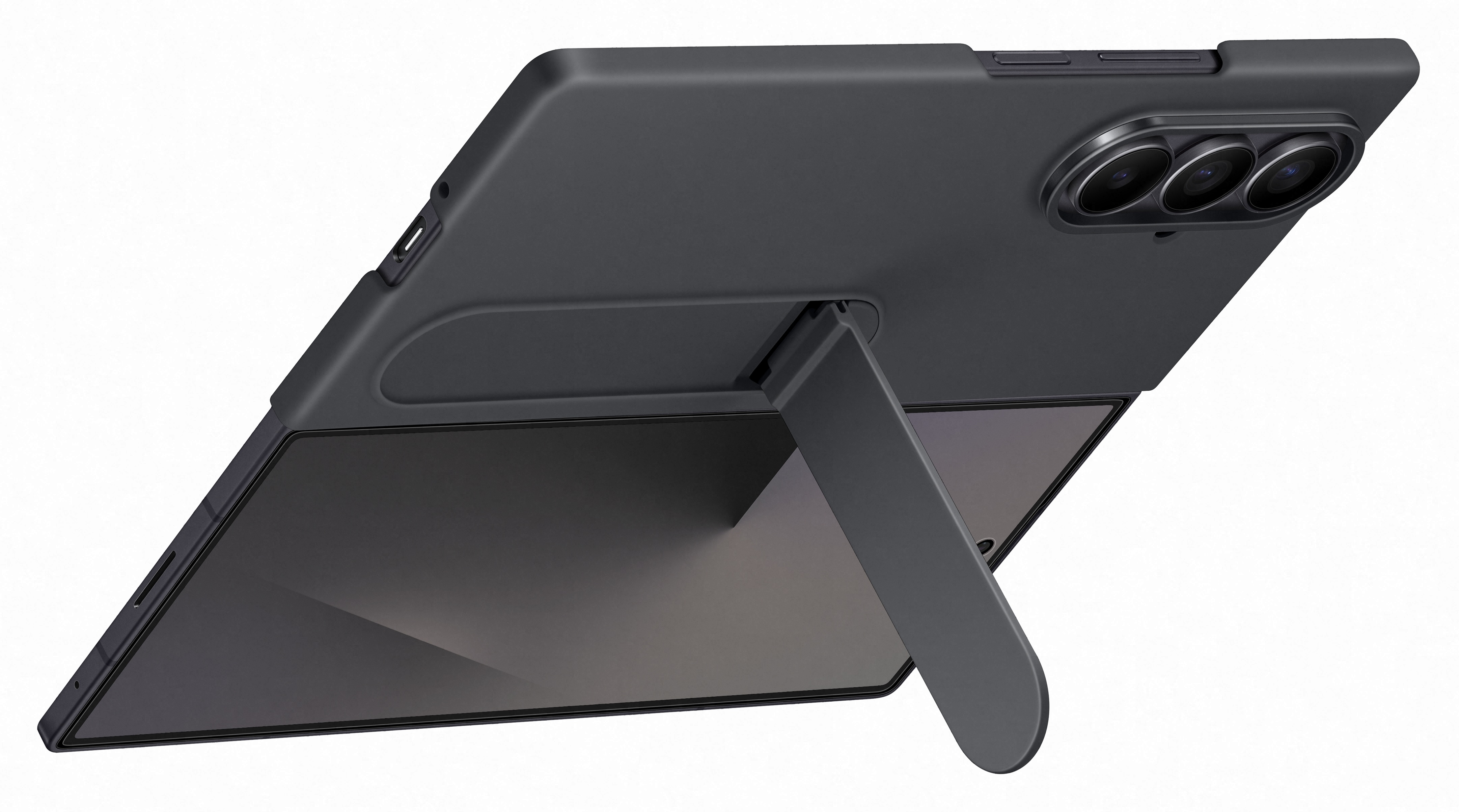 Pokazano ciemnoszarą obudowę telefonu z podstawką. Telefon ma trzy kamery. Obudowa jest pod kątem. Tło jest białe.