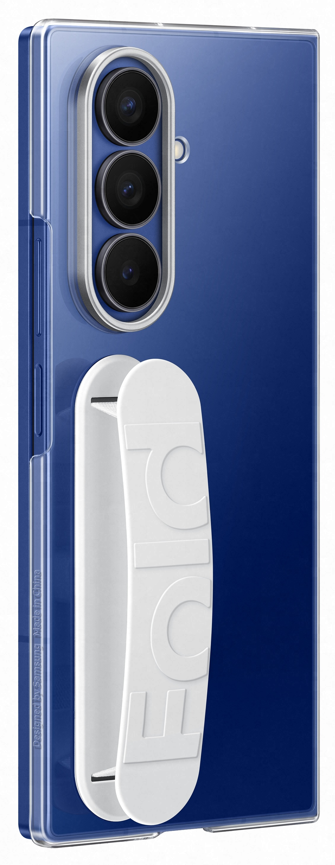 Niebieski tył telefonu z trzema obiektywami. Biały uchwyt z napisem 'FC' jest dołączony. Przezroczyste etui.