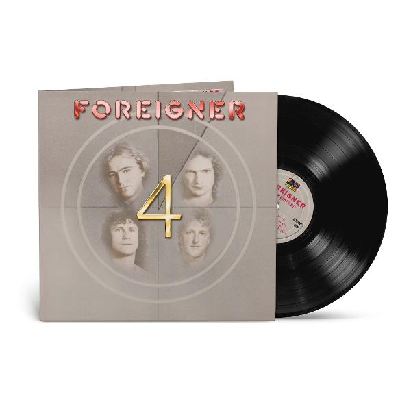 A Foreigner 4 album borítója. A zenekar tagjait, egy arany '4'-est és egy bakelit lemezt ábrázol. A háttér világosszürke.