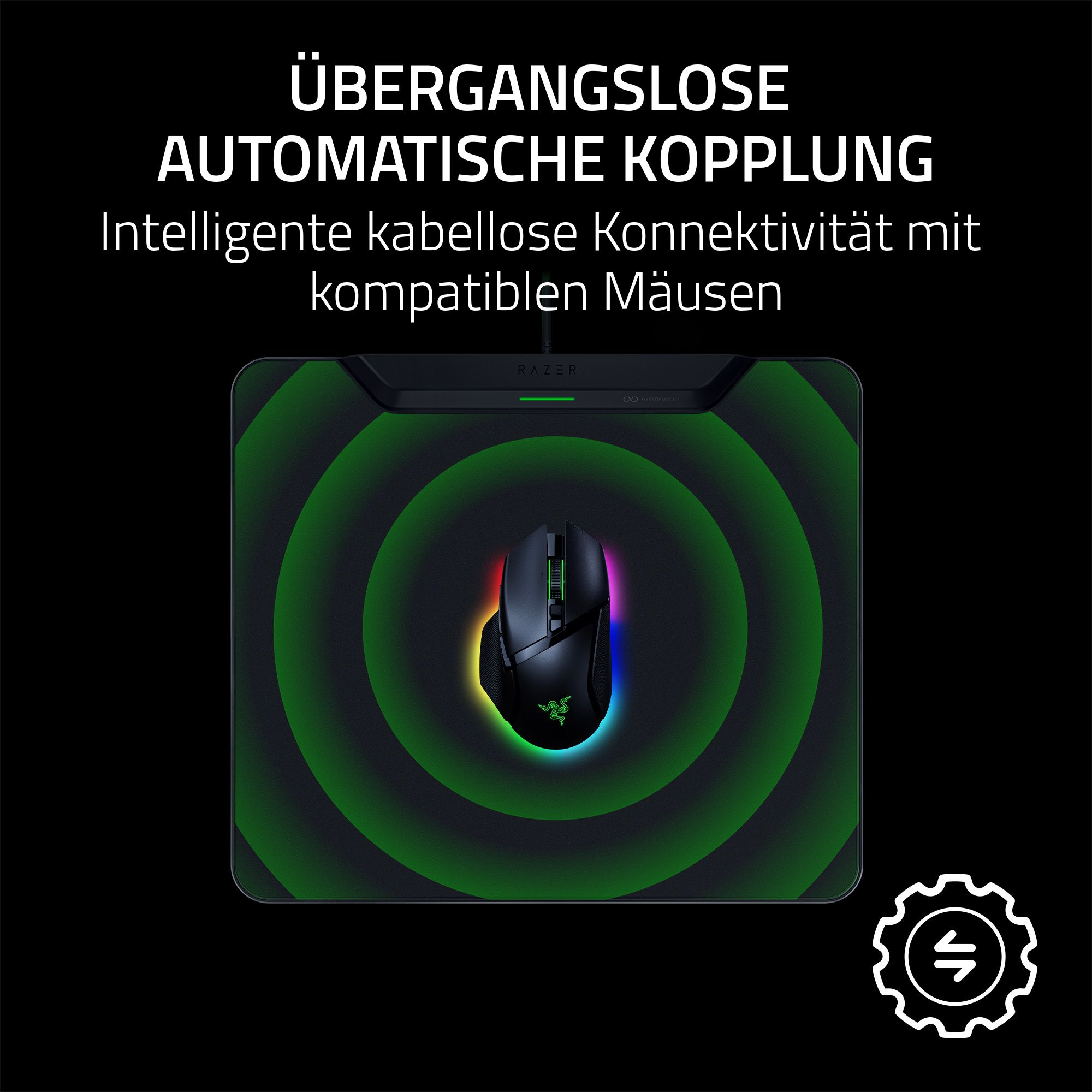 Schwarze Gaming-Maus auf einem grünen Mousepad mit konzentrischen Kreisen. Text oben. Schwarzer Hintergrund.