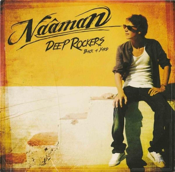 Albumcover: Ein Mann mit Sonnenbrille sitzt auf einer Mauer. Der Hintergrund ist gelb mit Text, darunter "Naâman" und "Deep Rockers".