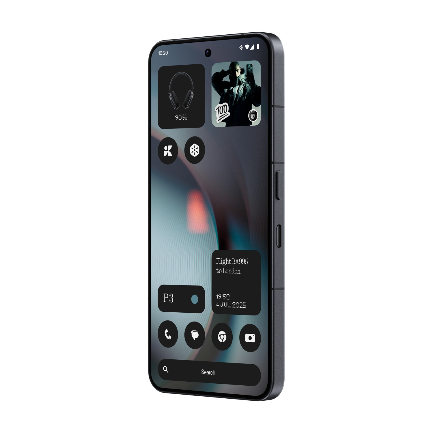 Uno smartphone mostra una schermata iniziale nera con widget per cuffie, una persona e dettagli del volo. Sono le 10:20.