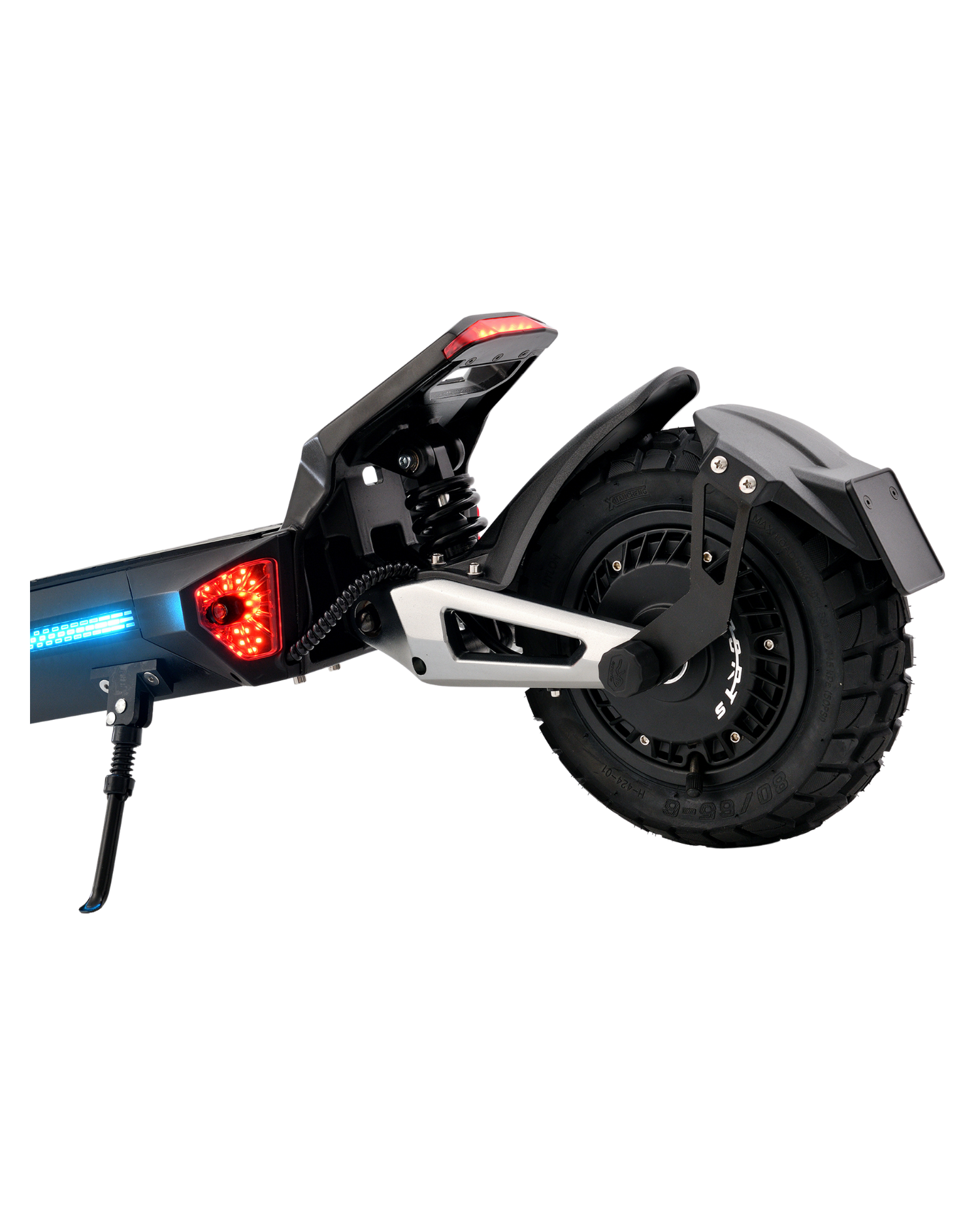 Elektrikli scooter'ın arkadan görünümü. Siyah çerçeve, lastik ve çamurluk. Kırmızı arka farlar, mavi yan lambalar ve bir destek ayağı.