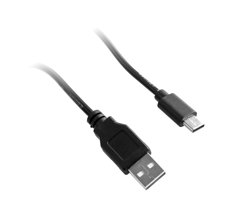 Fekete USB-kábel USB-A csatlakozóval és micro-USB csatlakozóval fehér háttér előtt.