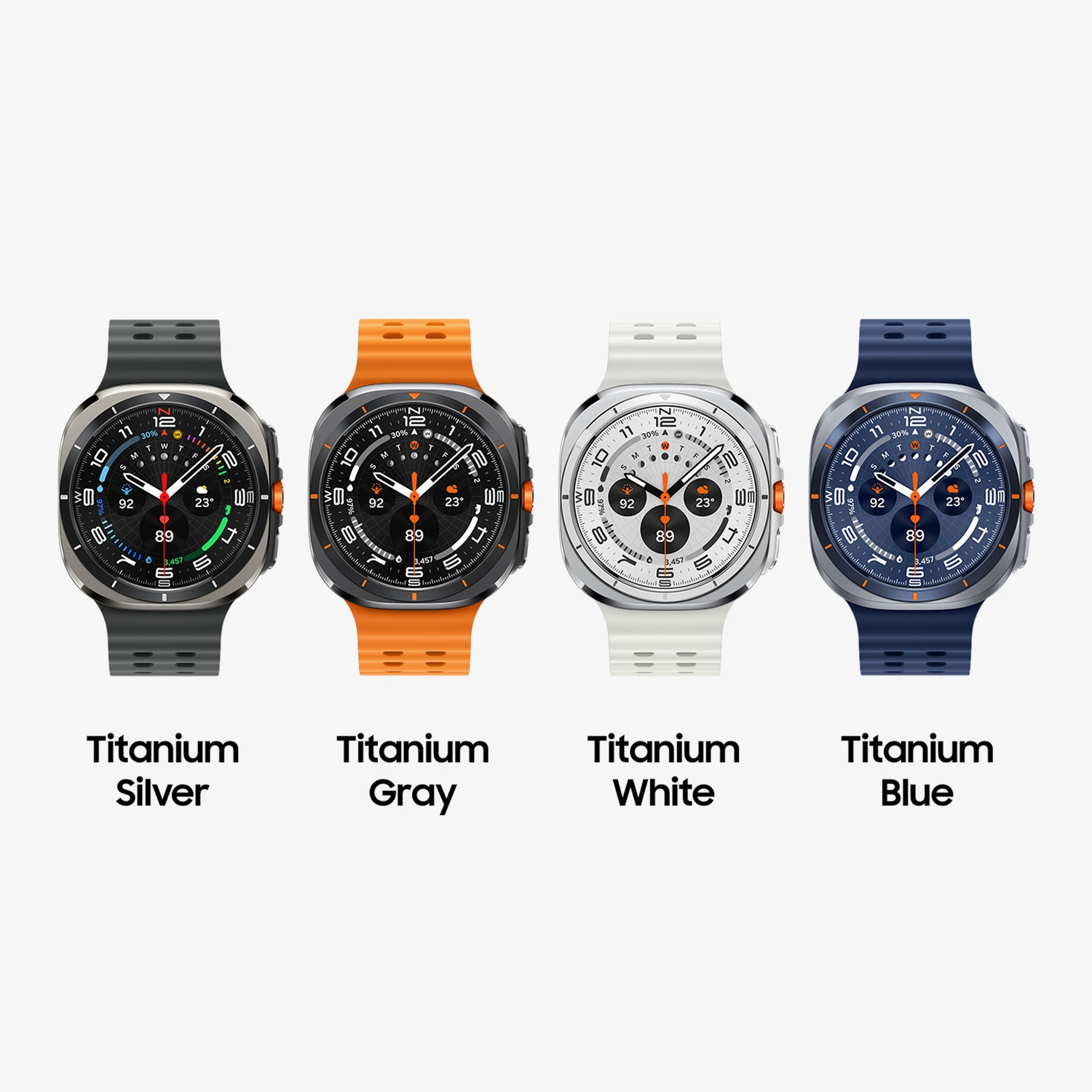 Quattro smartwatch: argento, grigio, bianco e blu. Ognuno mostra ora e metriche, con cinturini e etichette 'Titanium'.