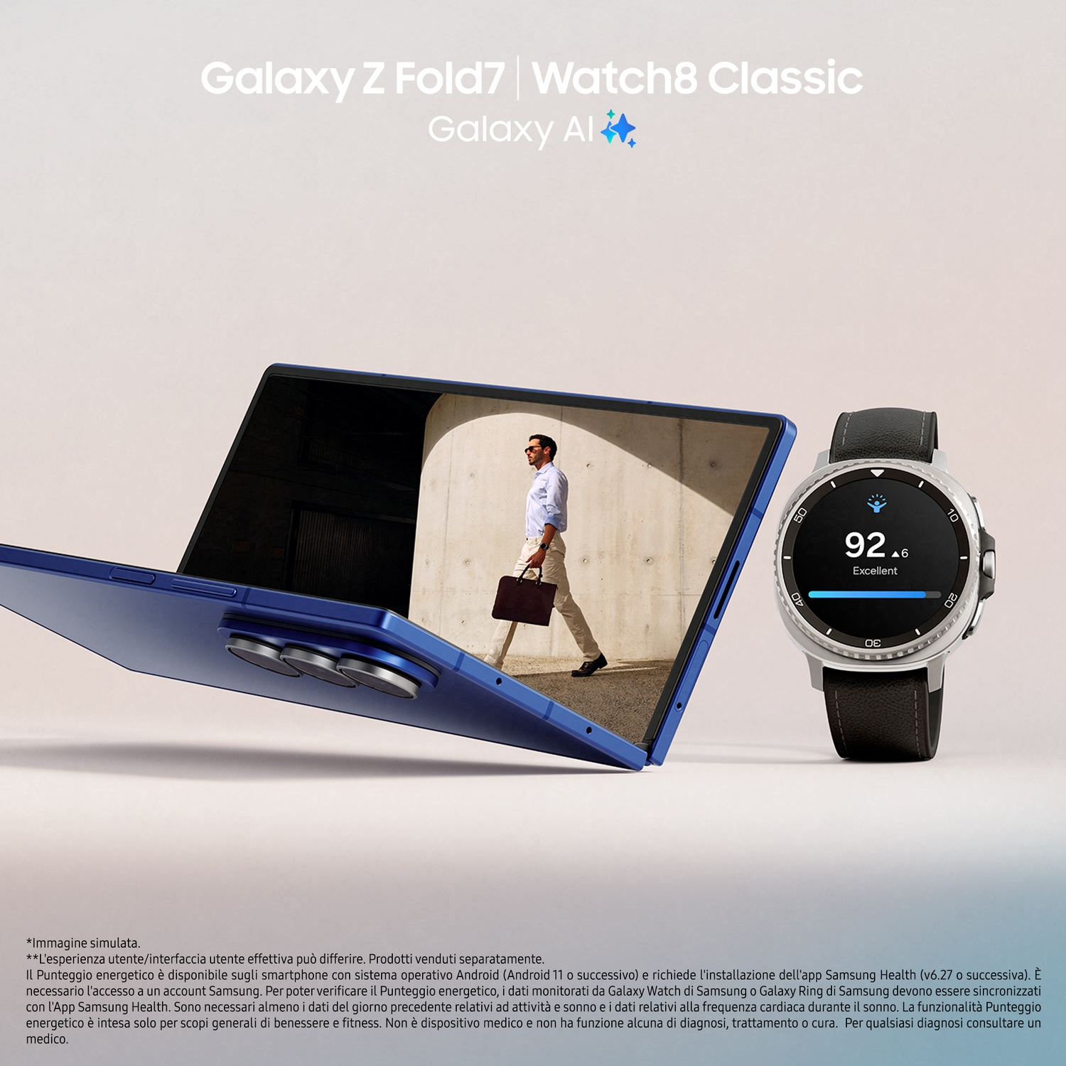 Un telefono blu pieghevole mostra un uomo che cammina. Uno smartwatch mostra un punteggio energetico eccellente. Testo: Galaxy Z Fold7 e Watch8 Classic.