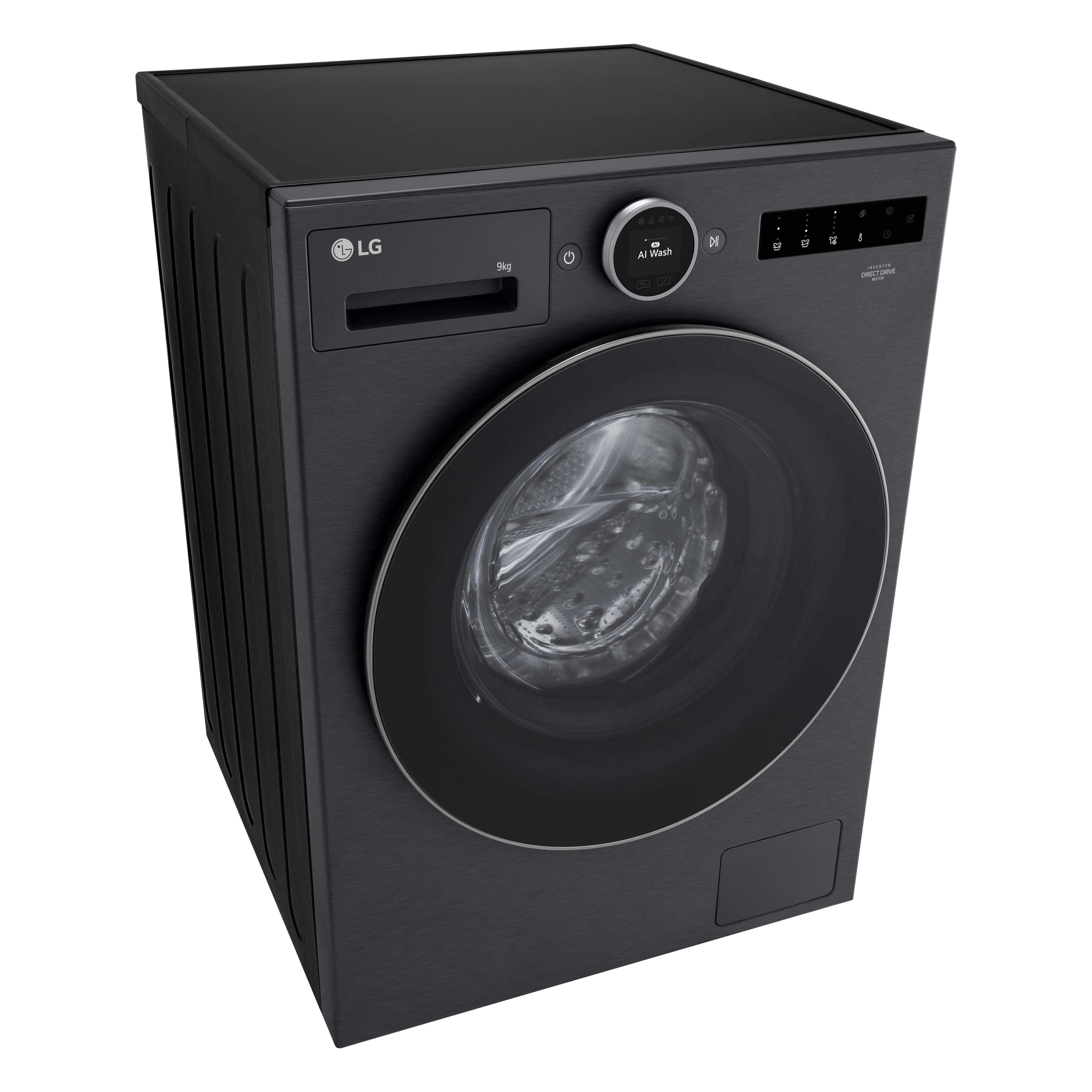 Schwarze LG Waschmaschine. Sie hat eine Tür, ein Bedienfeld und eine Schublade. Die Maschine steht auf weißem Grund.