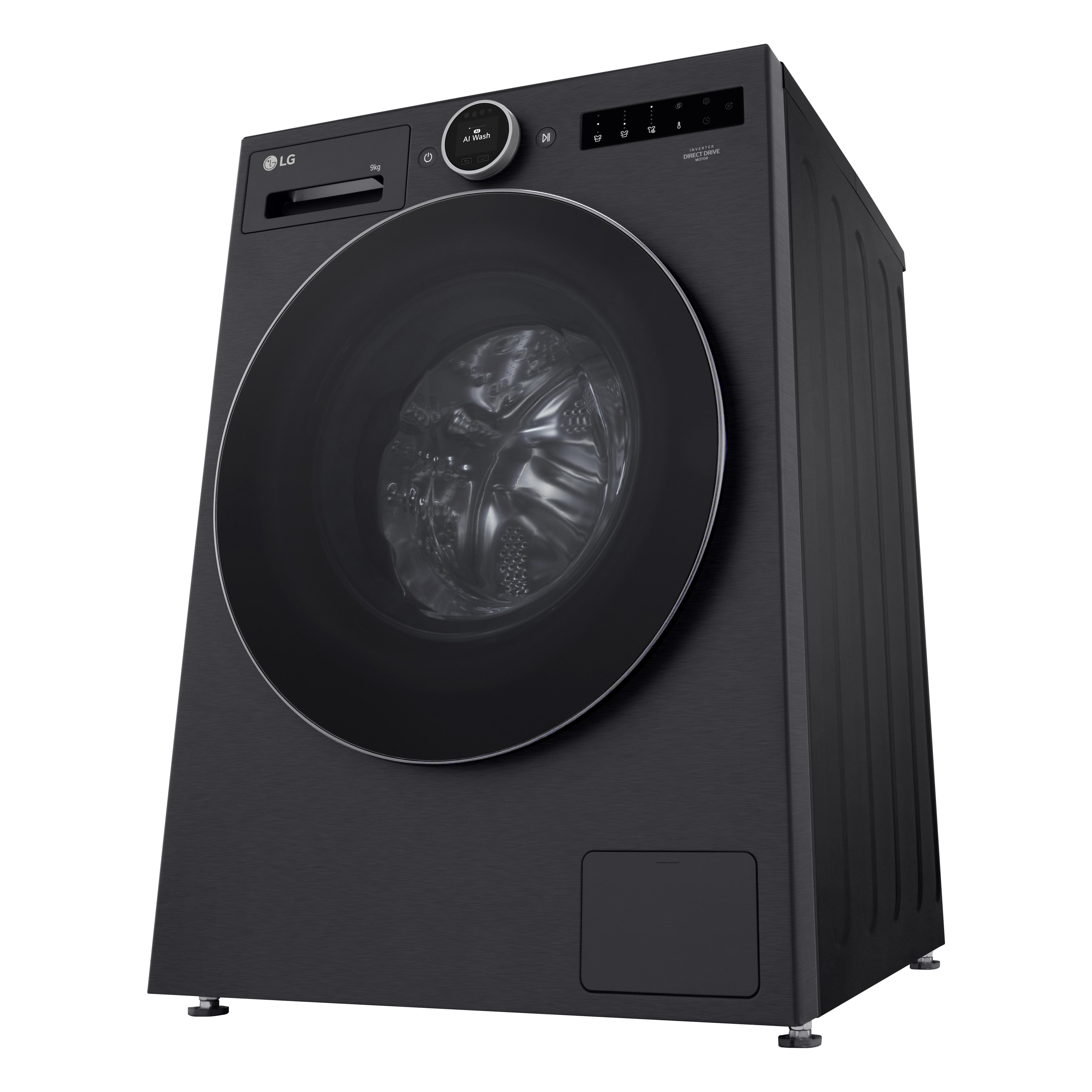 Eine schwarze LG-Waschmaschine. Sie hat eine runde Tür und ein Bedienfeld. Die Maschine ist zur Kamera geneigt.