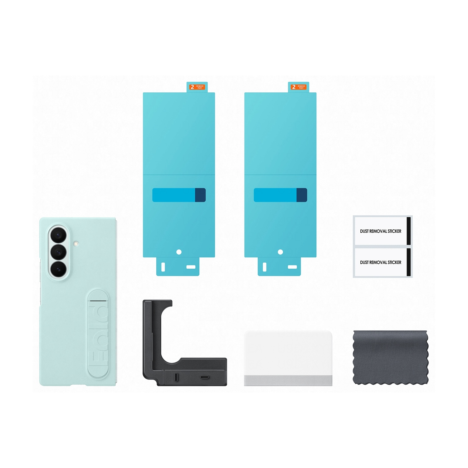 Un assortimento di accessori per telefoni, tra cui una custodia per telefono azzurra, protezioni per lo schermo, adesivi per la polvere, un supporto, un detergente e un panno.