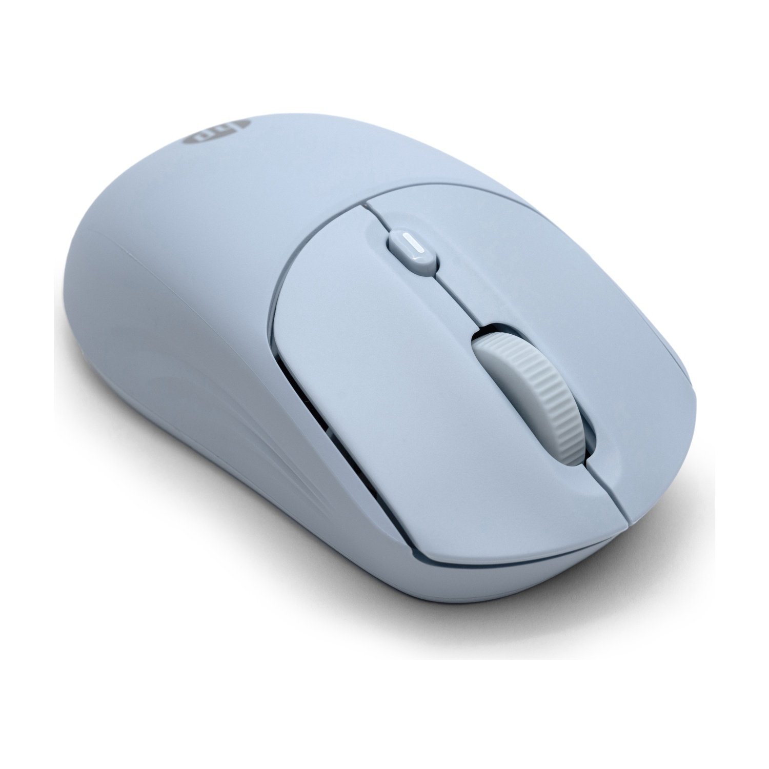 Un mouse per computer azzurro chiaro su sfondo bianco. Ha una rotella di scorrimento e due pulsanti. Il mouse è leggermente angolato.