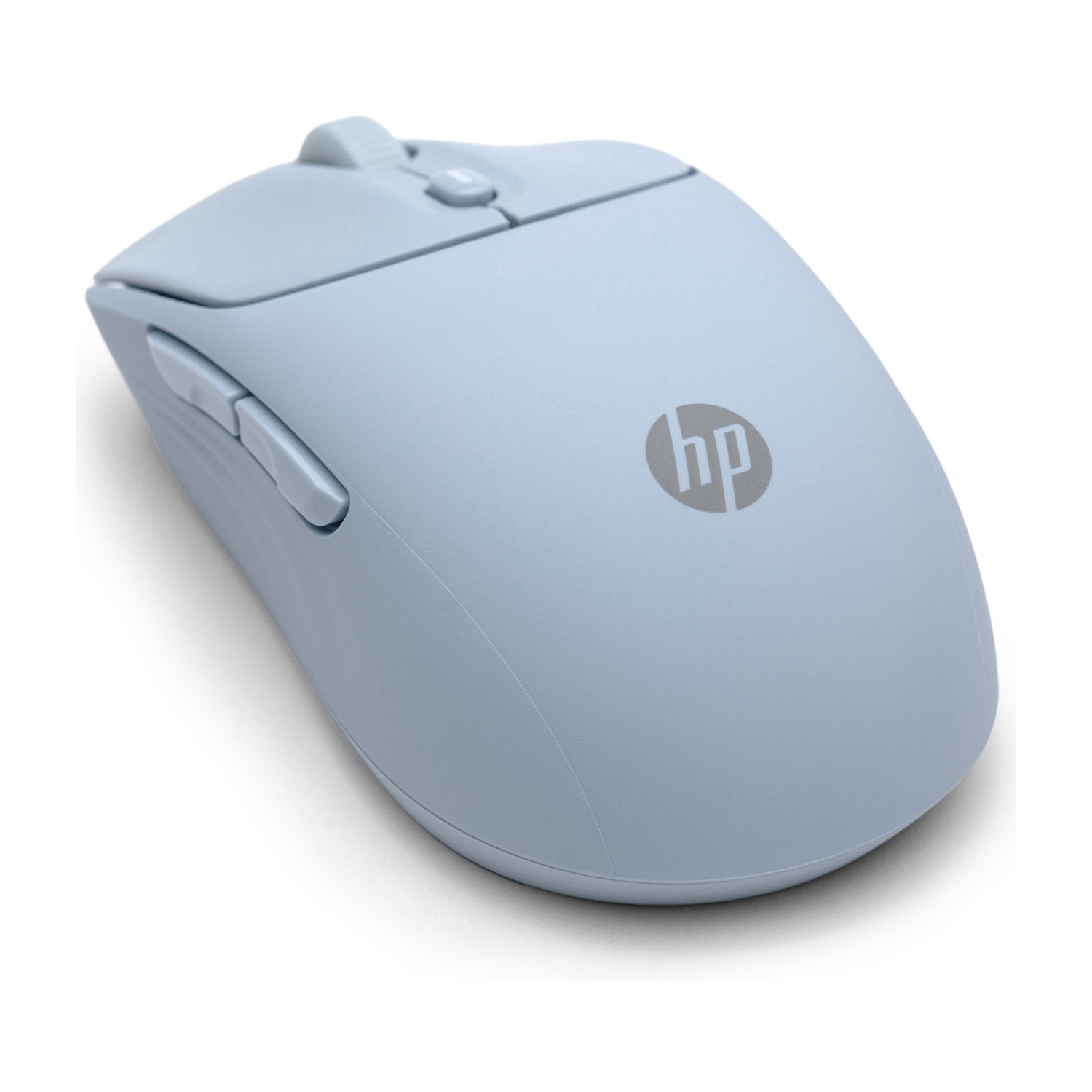 Un mouse wireless HP azzurro chiaro. Ha una rotella di scorrimento e due pulsanti in alto, e altri due pulsanti laterali, su sfondo bianco.