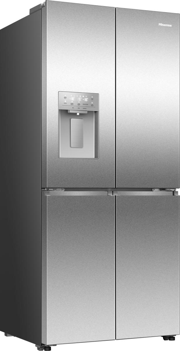 Ein Edelstahl-Hisense-Kühlschrank mit vier Türen. Er hat einen Wasserspender und ein digitales Display. Die Türen sind geschlossen.