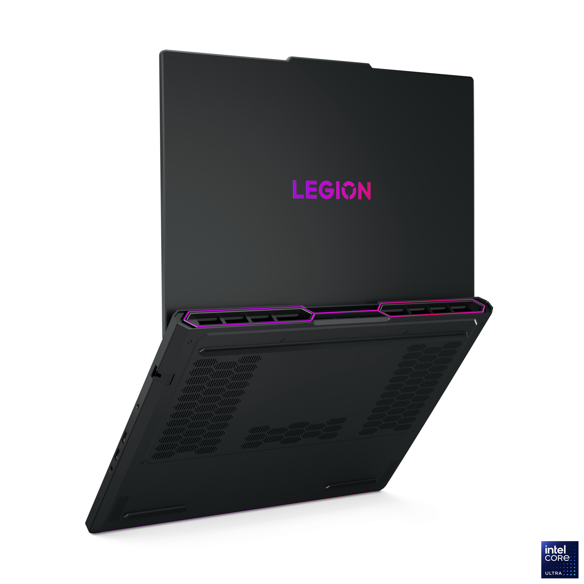 Schwarzer Lenovo Legion Laptop, angewinkelt geöffnet. Das Legion-Logo ist sichtbar. Die Unterseite hat ein Lüftungsdesign. Das Intel Core Ultra-Logo ist rechts unten.