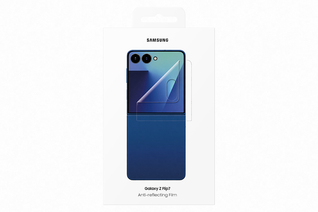 Egy Samsung Galaxy Z Flip7 tükröződésgátló fólia csomagja. Fehér, a telefon kék képével. A márkanév Samsung.