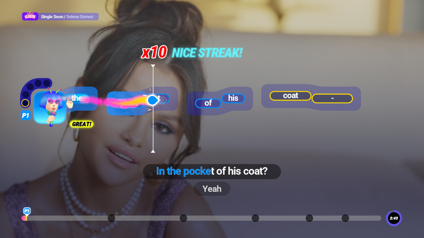 Interfejs gry z kobietą w tle. Pojawiają się podpowiedzi tekstowe, wraz z awatarem z kreskówek i wynikiem. Piosenka jest odtwarzana.