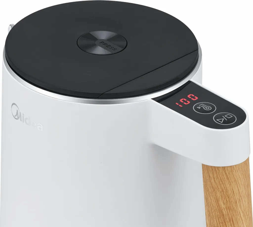 Biały czajnik elektryczny z czarną pokrywą i cyfrowym wyświetlaczem pokazującym 100. Ma drewniany uchwyt i logo Midea.