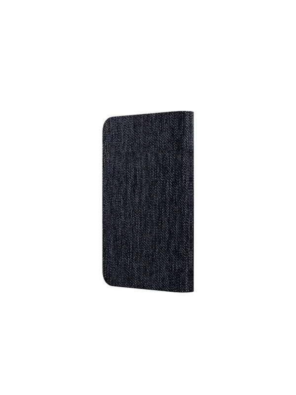 Un objeto rectangular azul oscuro con una esquina curva, probablemente una cartera o funda, sobre un fondo blanco.