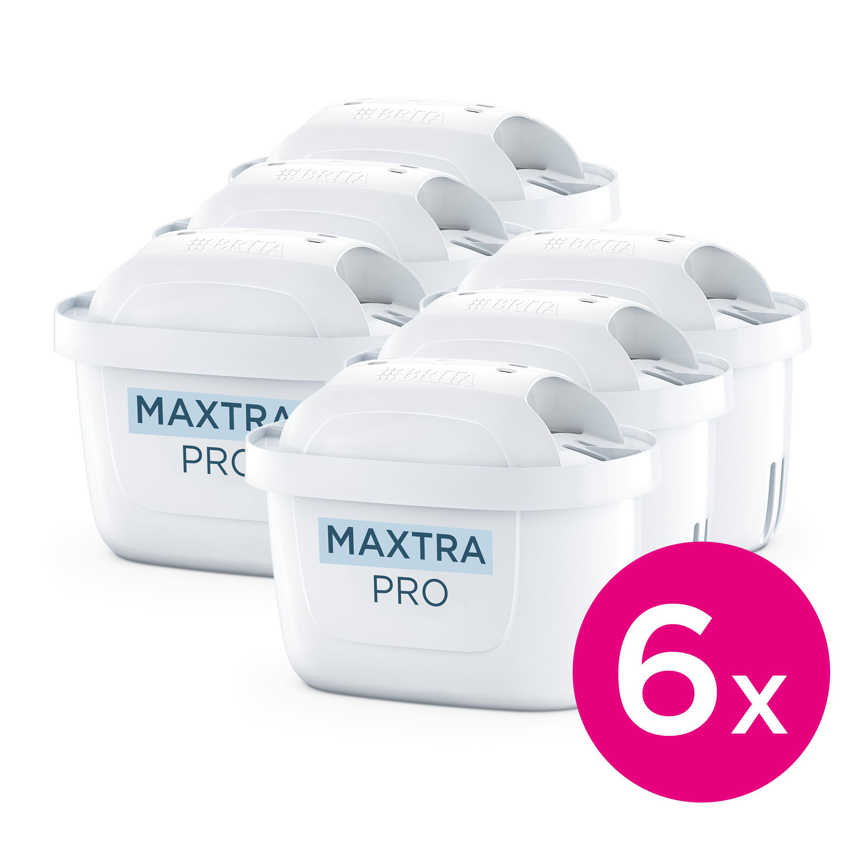 Anordnung weißer Brita-Wasserfilter. Ein rosa Kreis zeigt '6x'. Auf den Filtern steht 'MAXTRA PRO'.