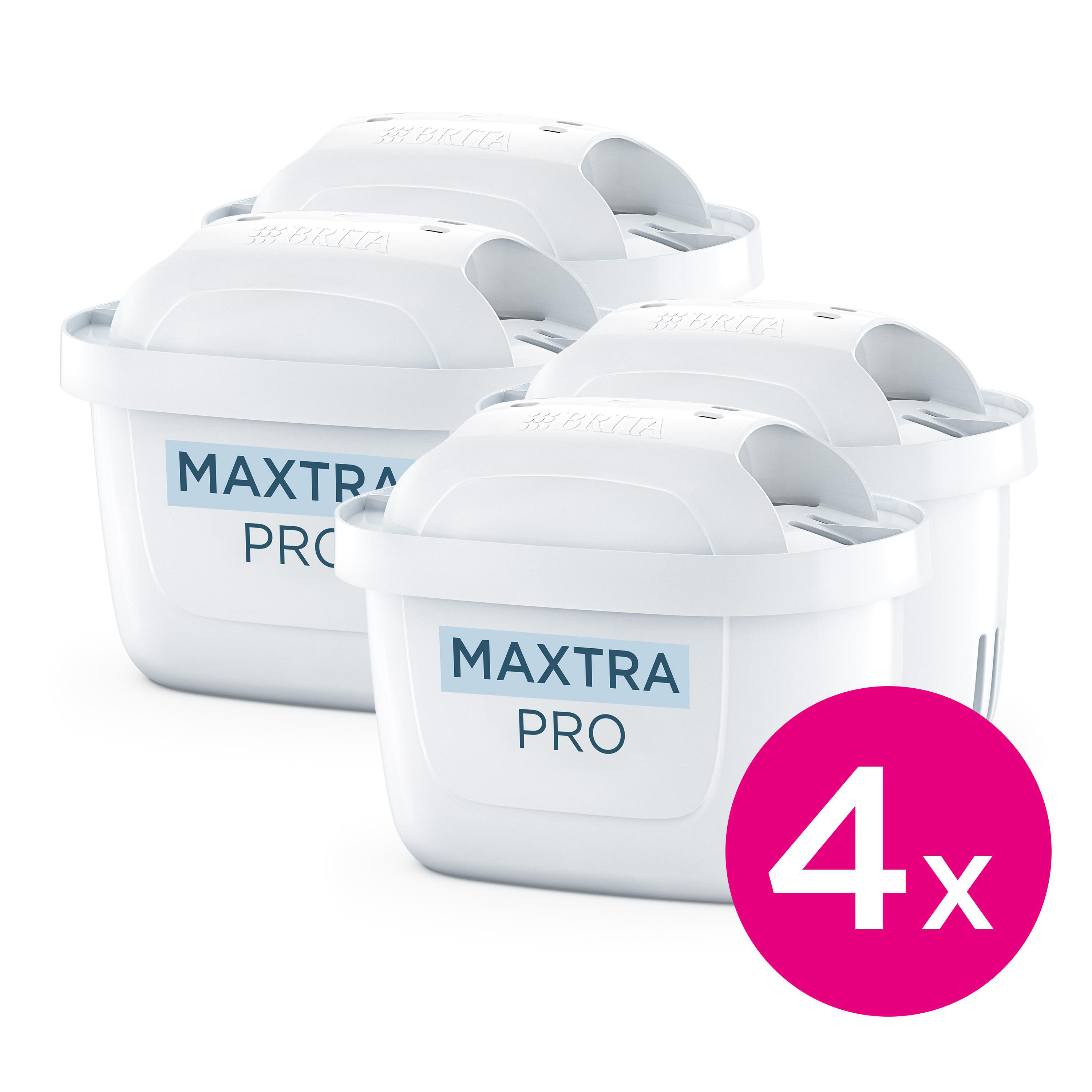 Vier weiße Brita Maxtra Pro Wasserfilter. Ein pinker Kreis mit 4x befindet sich unten rechts.