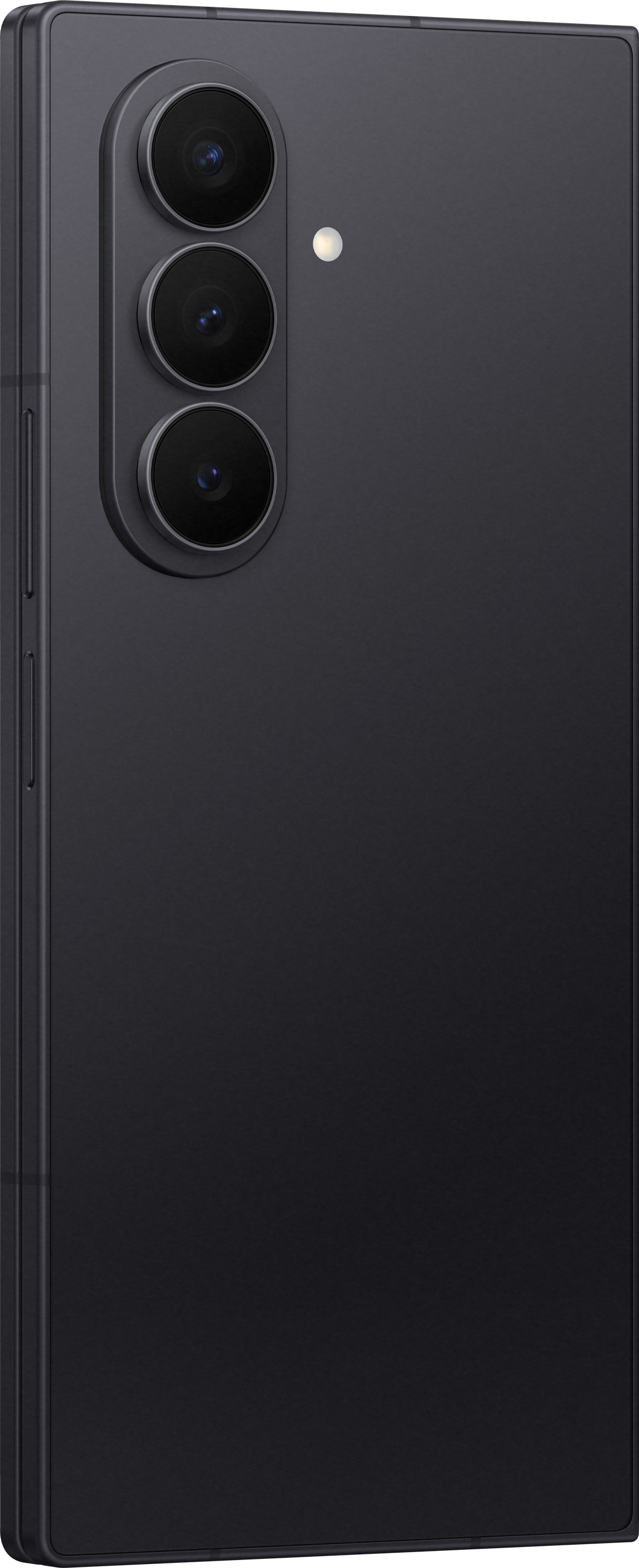Primo piano della parte posteriore di uno smartphone nero. Sono visibili tre obiettivi e un flash. È visibile anche il bordo del telefono.