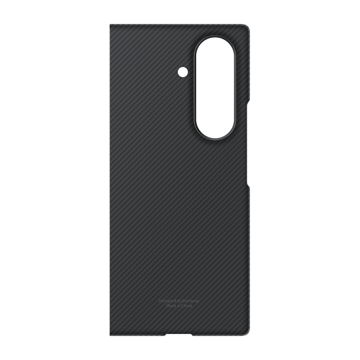 Karbon fiber dokulu koyu gri bir telefon kılıfı. Kamera için oval bir kesime sahip. Alt kısımda Samsung logosu var.
