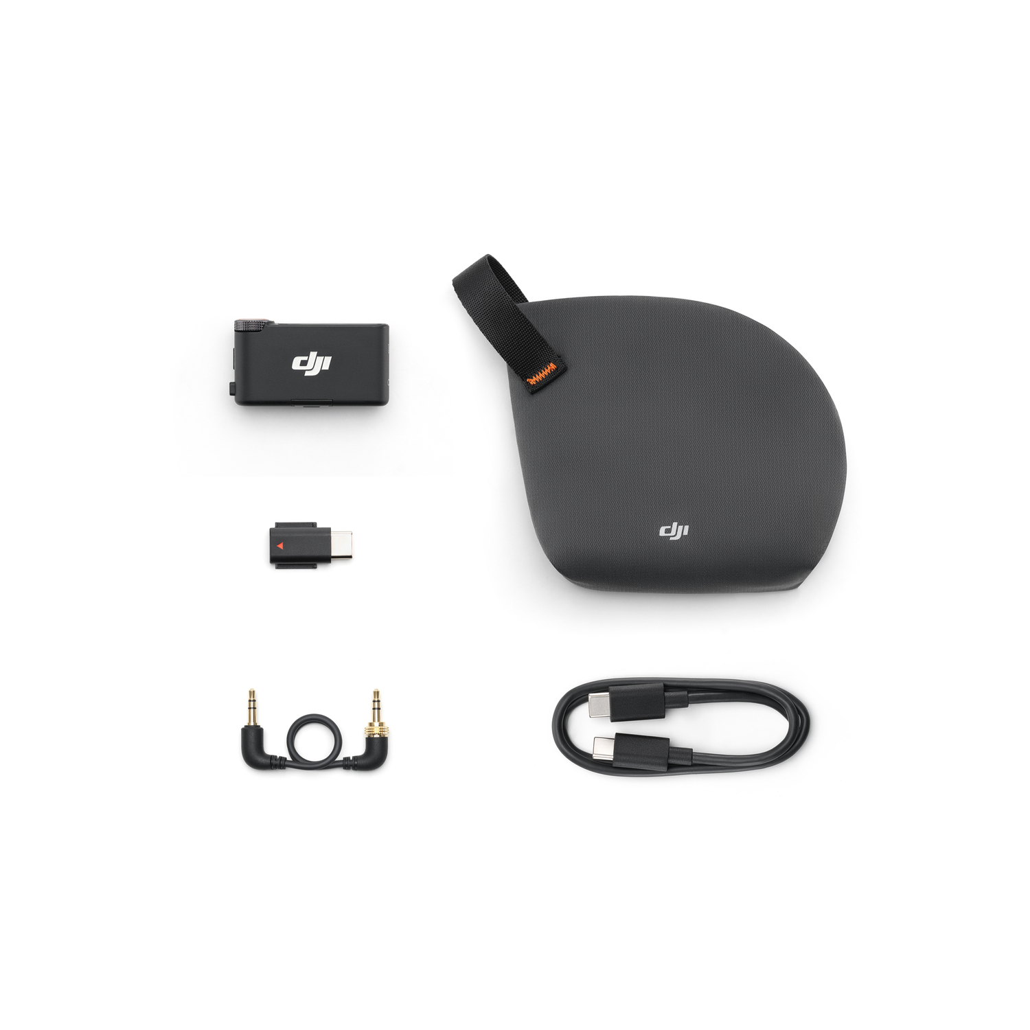 DJI audiokit op wit. Inclusief zender, ontvanger, hoes, USB-C-kabel en audioadapter.