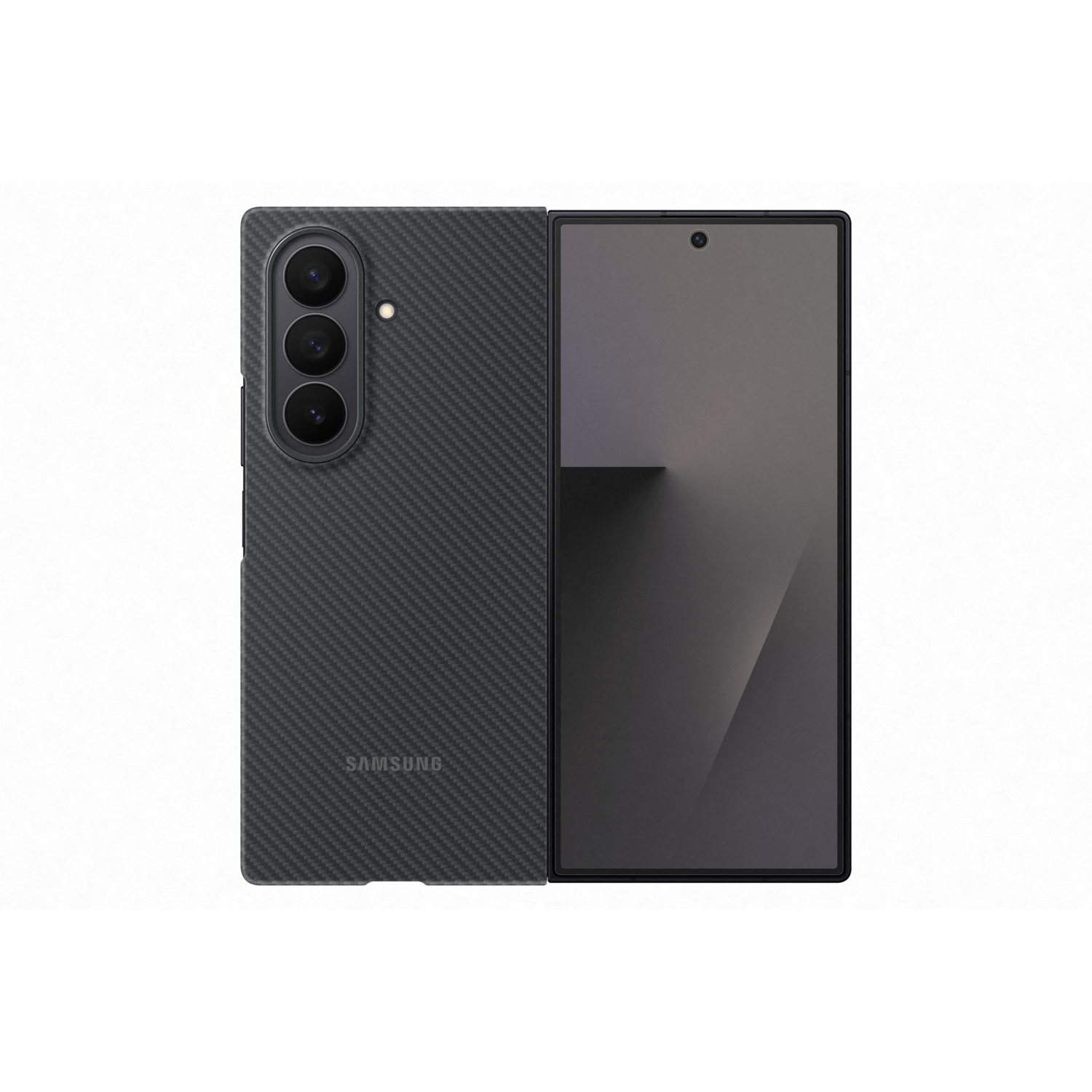 Een Samsung opvouwbare telefoon wordt weergegeven, gedeeltelijk open. De achterkant heeft een donkere koolstofvezeltextuur, drievoudige camera's en het Samsung-logo.