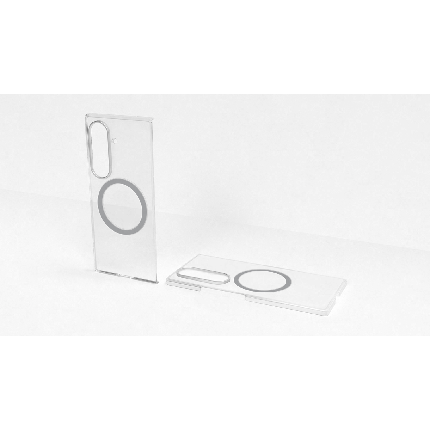 Coque de téléphone transparente avec un design circulaire et une découpe pour l'appareil photo. Une autre coque est partiellement visible au premier plan. Fond blanc.