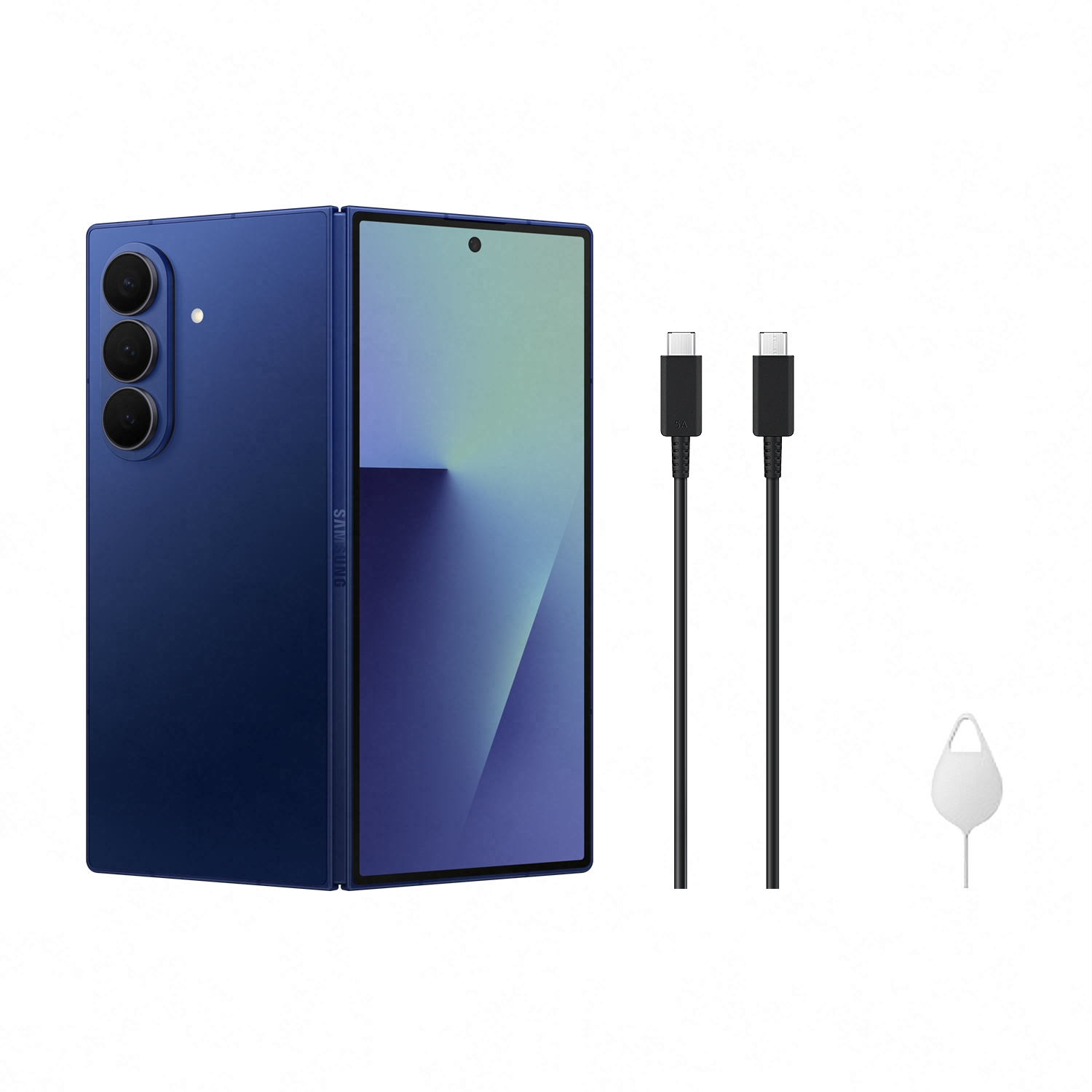 Un teléfono azul plegable con tres cámaras, dos cables USB-C negros y una herramienta para tarjeta SIM sobre fondo blanco.