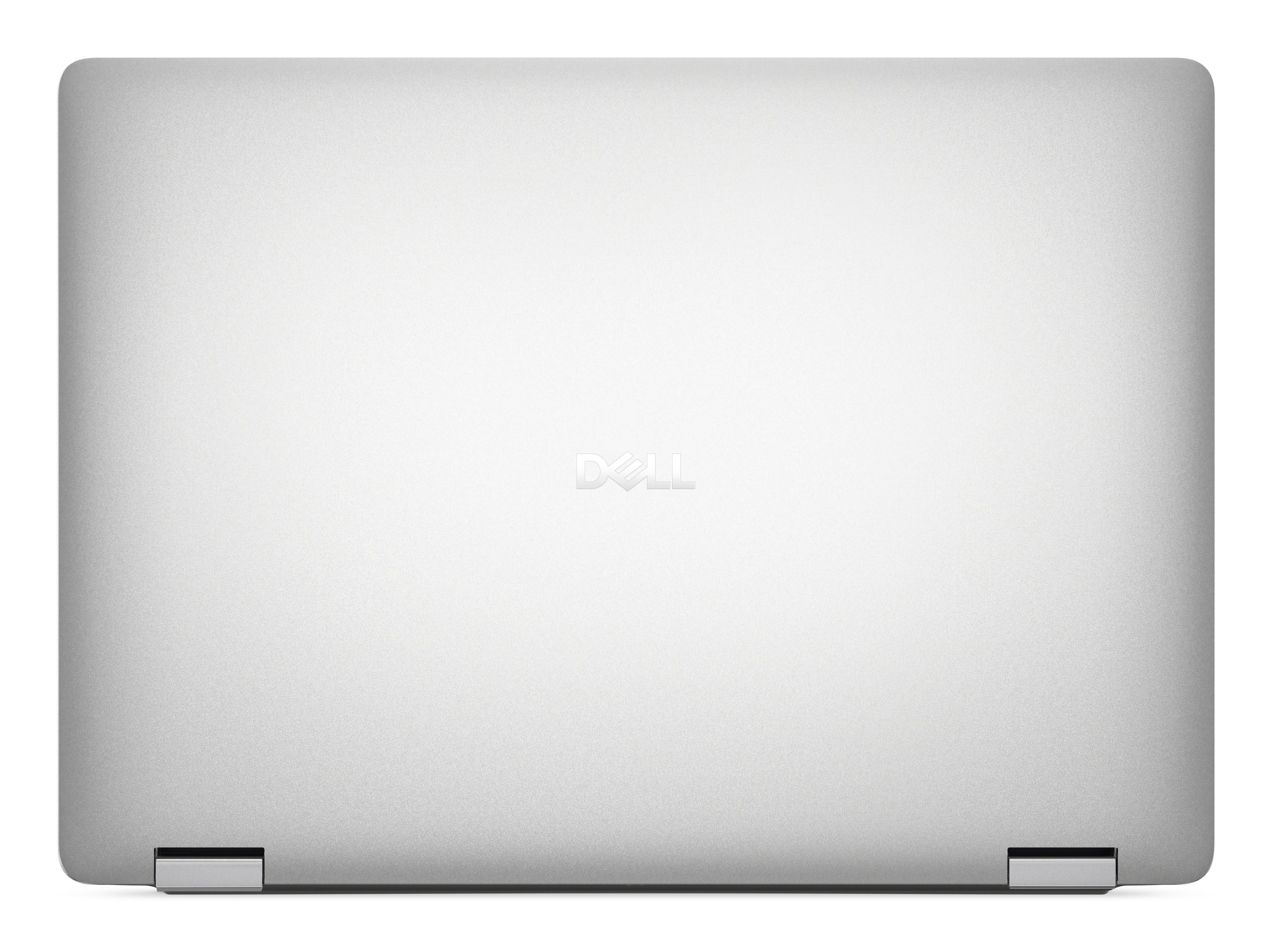 Ein geschlossener silberner Laptop mit dem DELL-Logo in der Mitte. Die Scharniere sind am Boden sichtbar, auf weißem Hintergrund.