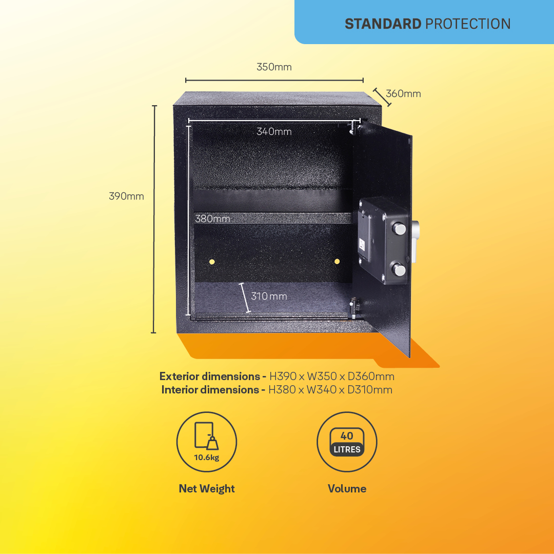 Schwarzer Safe mit offener Tür, Maße beschriftet. Text: Standardschutz, 10,6 kg Nettogewicht, 40 Liter Volumen.