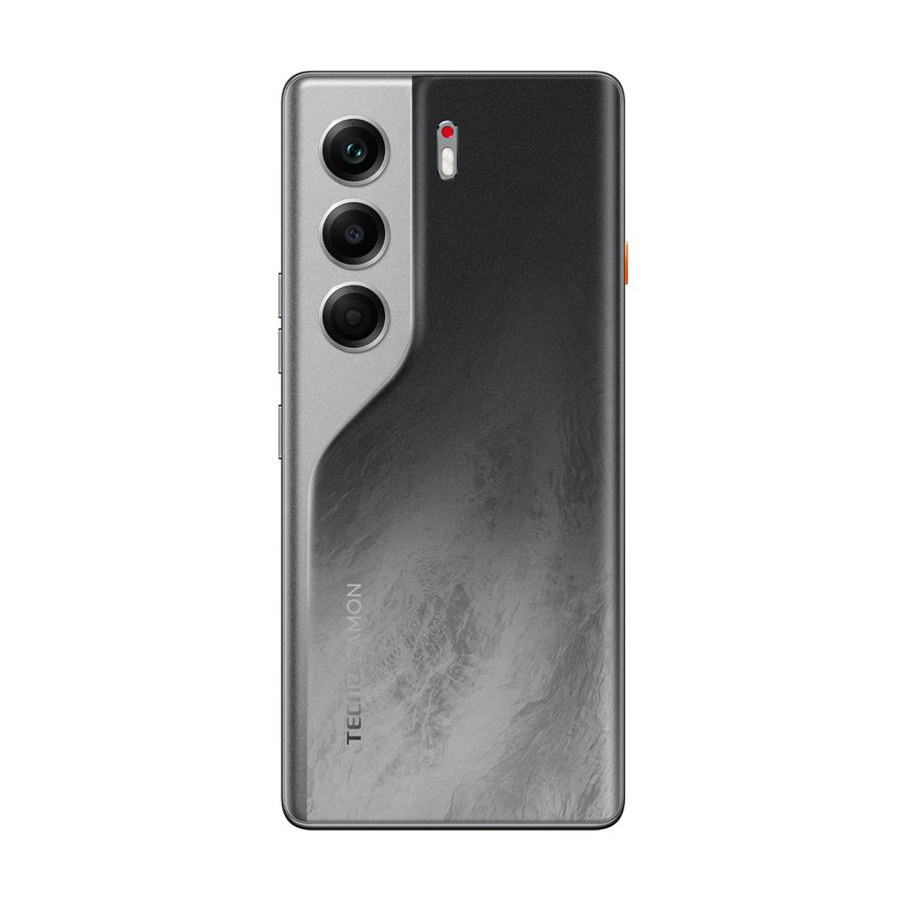 Gümüş ve siyah gradyan arka yüzeye sahip bir akıllı telefon. Üç kamera lensi ve kırmızı bir vurgusu var. Marka TECNO CAMON.