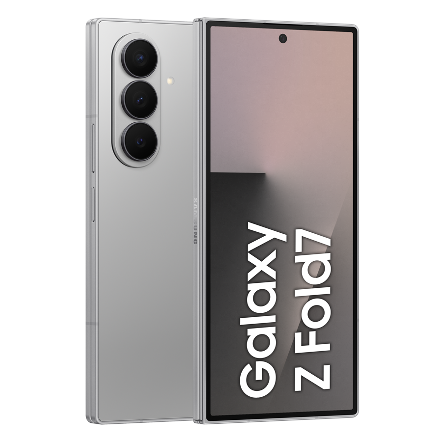Srebrny telefon Samsung Galaxy Z Fold7, częściowo otwarty. Posiada trzy tylne kamery i tekst "Galaxy Z Fold7" na ekranie.