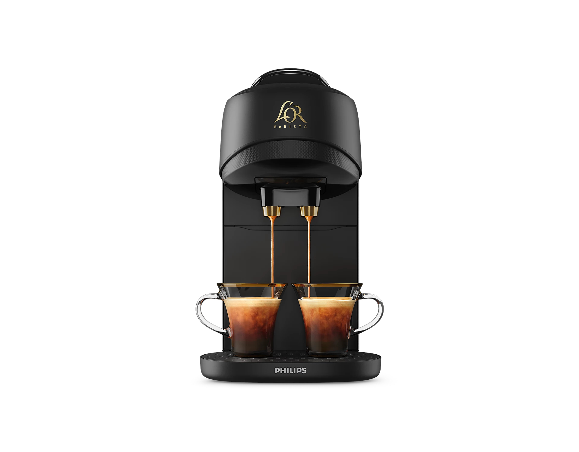 Una cafetera L'OR Barista negra dispensa café en dos tazas de vidrio transparente con bordes dorados, sobre un fondo blanco.