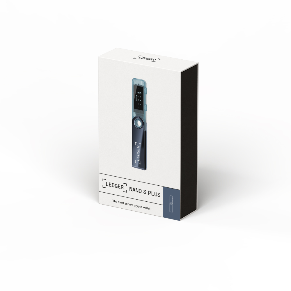 Ledger Nano S Plus kripto cüzdanı kutusunda. Kutu beyaz, cüzdan koyu mavi.