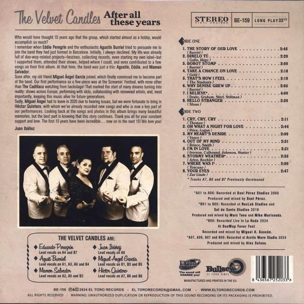 Die Band "The Velvet Candles" posiert für ein Gruppenfoto, mit Titelliste und Bandinformationen.