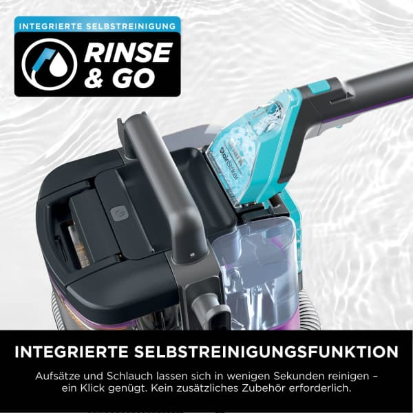 Ein Reinigungsgerät mit blaugrünem und schwarzem Design, Wassertank und Griff. Die Wörter Rinse & Go sind sichtbar, mit dem Text 'INTEGRIERTE SELBSTREINIGUNG'.