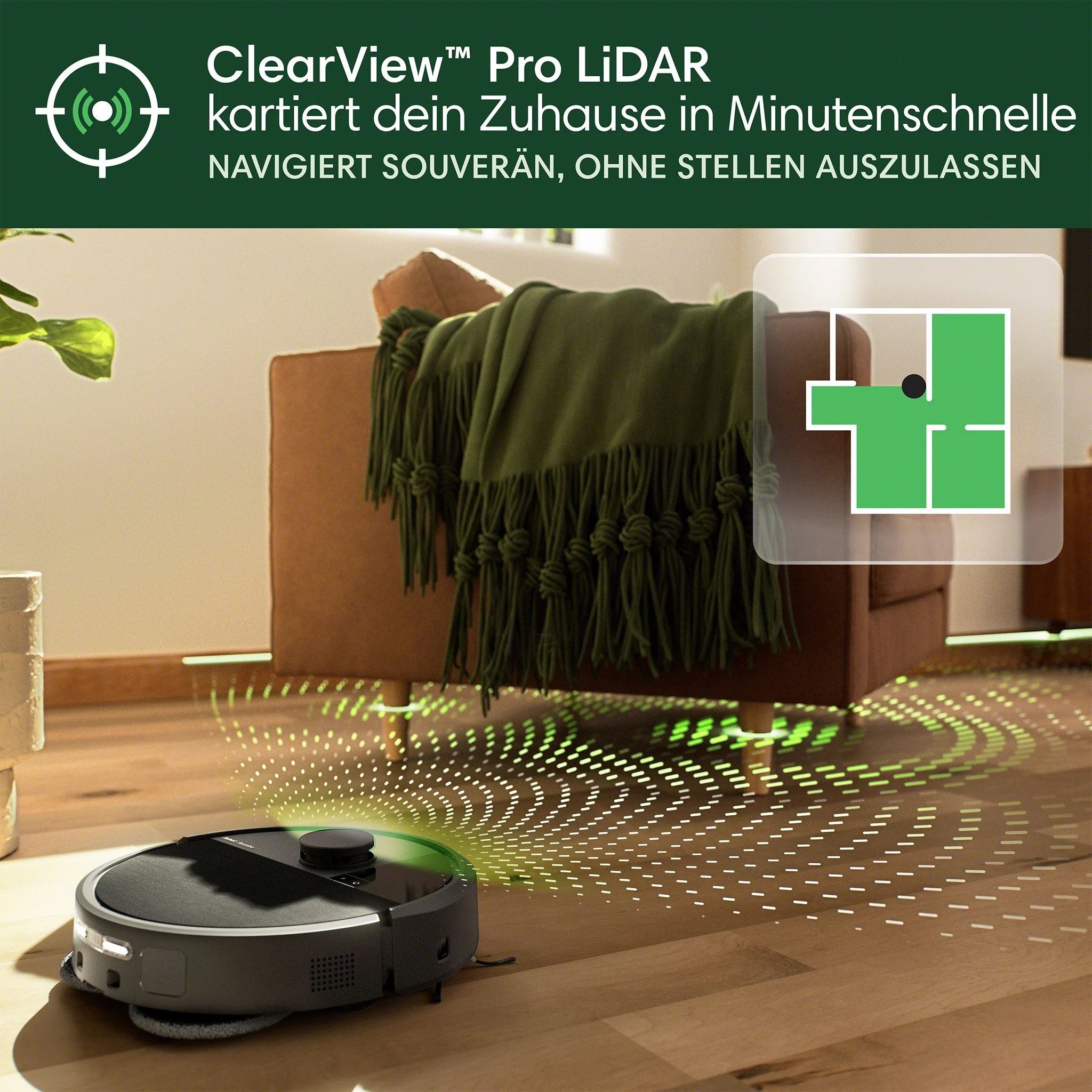 Roboter-Staubsauger kartiert einen Raum. Eine grüne Decke liegt auf einem braunen Sofa. Der Boden ist aus Holz.
