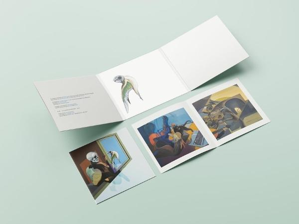 Broschüre mit drei Bildern: Skelett am Fenster, ein Vogel, und zwei abstrakte Kunstwerke.