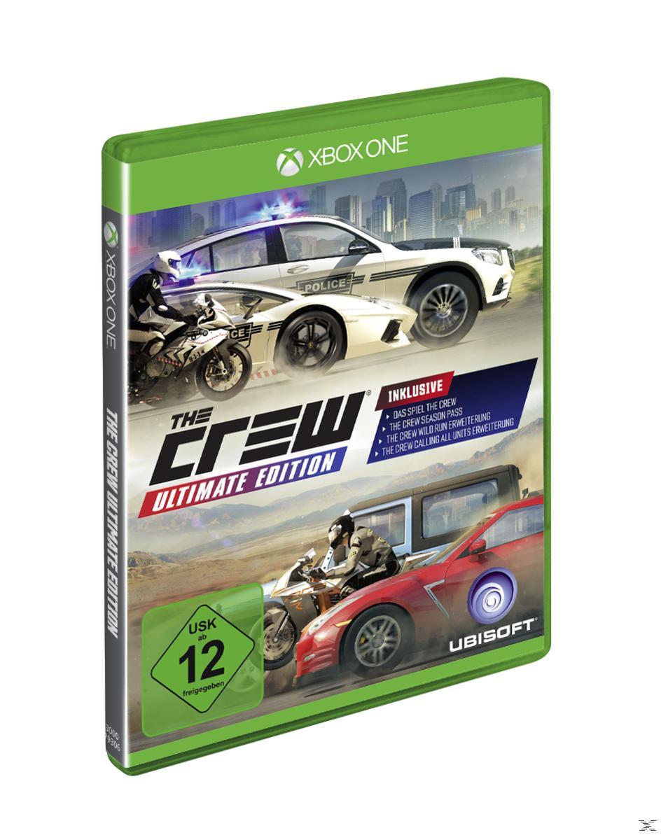 Xbox One Spielbox für 'The Crew: Ultimate Edition'. Zeigt Autos und Motorräder in Aktion, mit einem Polizeiauto im Vordergrund.