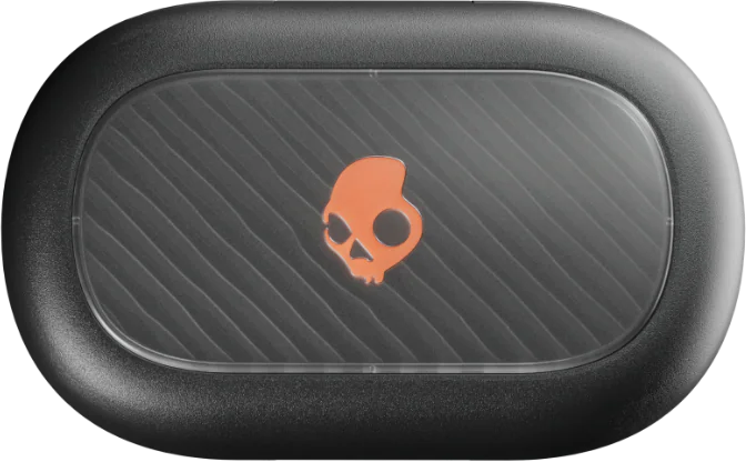 Schwarzes, ovales Ohrhörer-Etui mit orangefarbenem Totenkopf-Logo. Transparente Oberseite mit strukturiertem Muster.